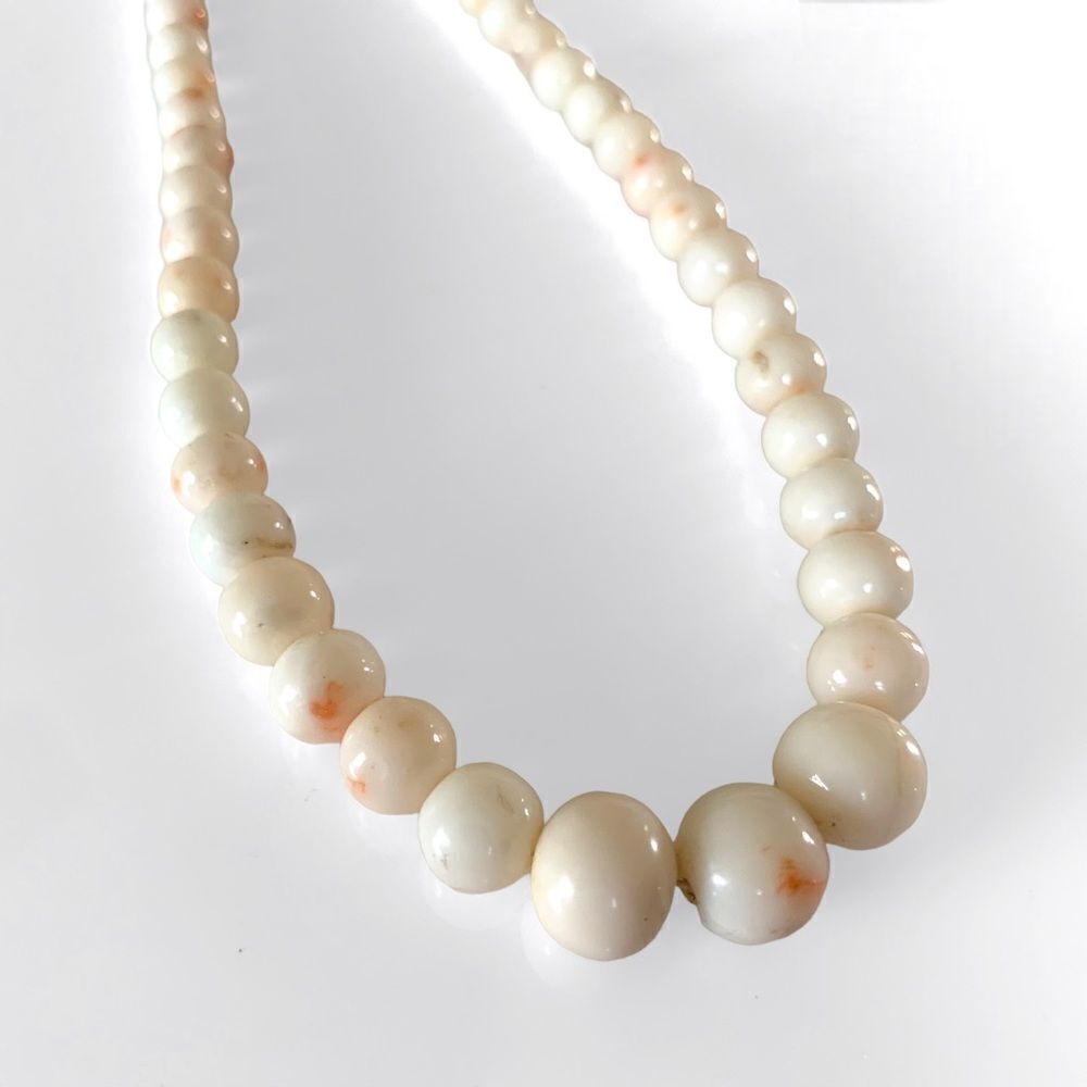 Vintage White Coral Angel Skin Graduated Bead Necklace - Picture 5 of 8